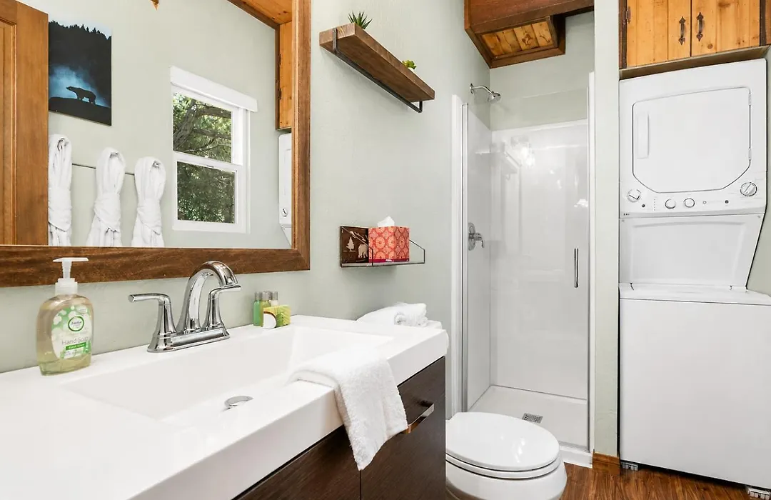 Little Bear Cottage - Walk To Bear Mountain, Fireplace, Deck-1
